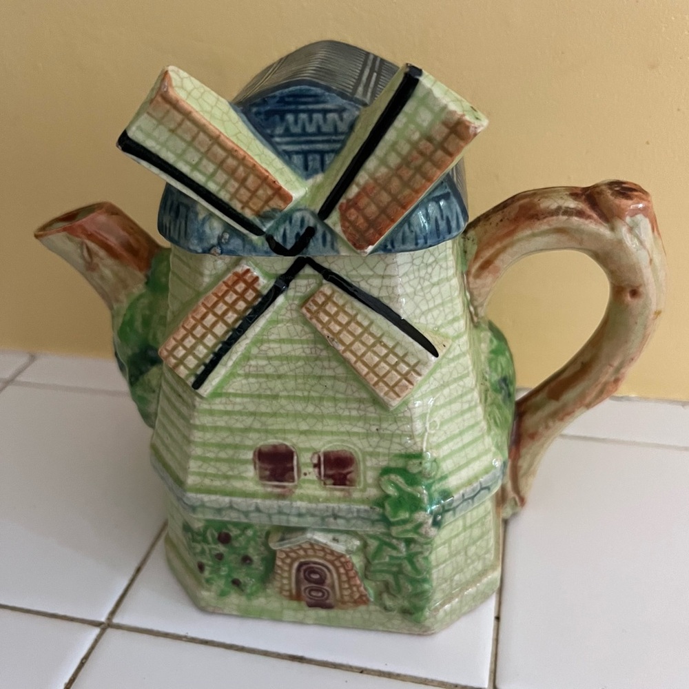 Vintage windmill cottage teapot made in Japan